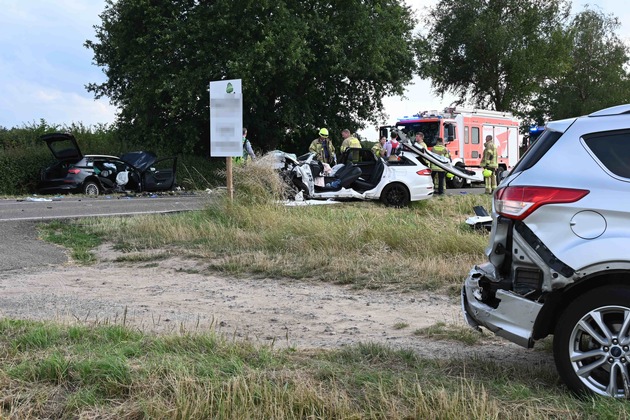 FW Pulheim: Schwerer Verkehrsunfall in Pulheim - Rettungshubschrauber im Einsatz