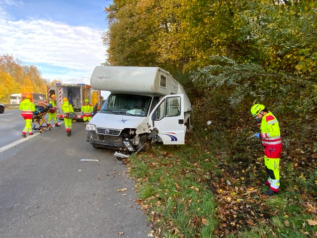 FW Ratingen: Verkehrsunfall BAB 3 - Person eingeklemmt
