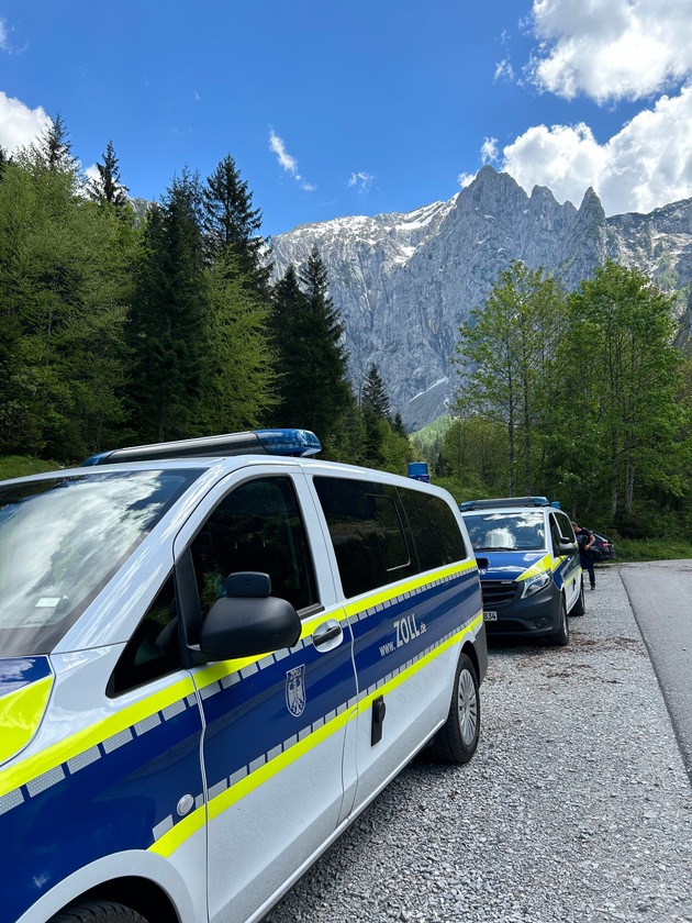 HZA-RO: ZOLL nimmt Tourismus- und Freizeitbranche unter die Lupe / Prüfung gegen Schwarzarbeit und illegale Beschäftigung bei Freizeiteinrichtungen in der Region vom Königssee bis zur Zugspitze