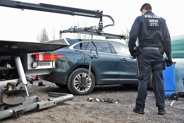 POL-E: Essen/Lüttich(B): Erfolgreicher Einsatz der Polizei - Ortung eines gestohlenen Fahrzeugs aus Belgien führt nach Essen - Polizei stellt mehrere Autos sicher