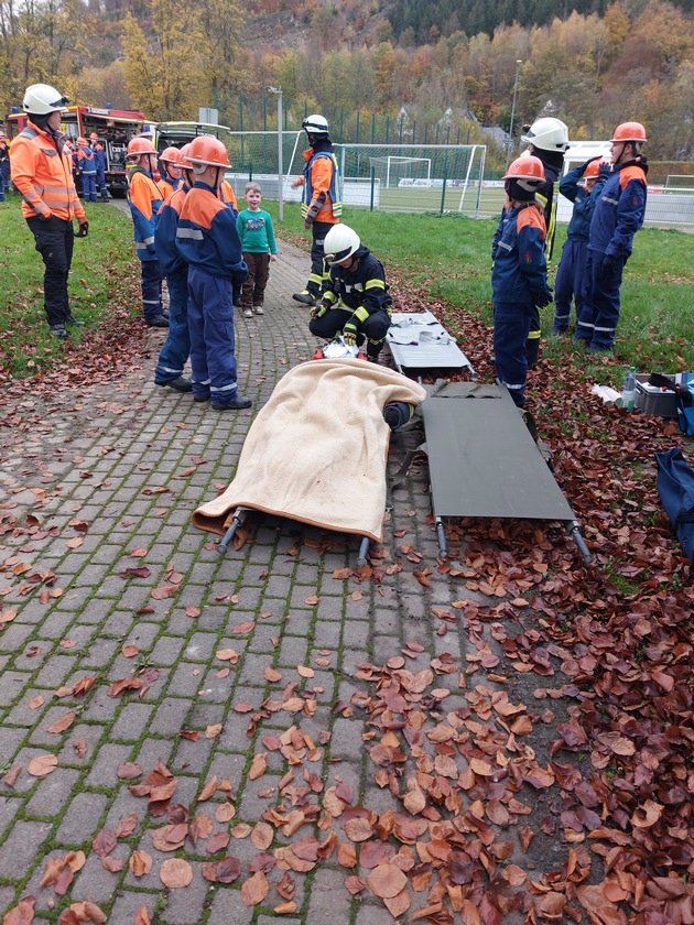 FF Olsberg: Herbstabschlussübung der Jugendfeuerwehr Olsberg