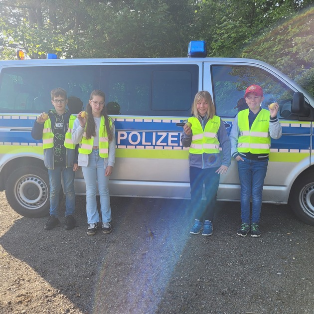 POL-CUX: Verkehrssicherheitsaktion &quot;sicher mobil leben - Kinder im Blick&quot; in der Polizeiinspektion Cuxhaven (Fotos im Anhang)