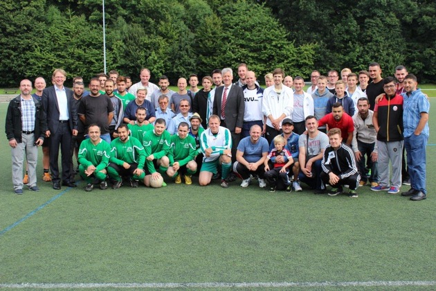 POL-EN: Ennepe-Ruhr-Kreis - Moscheeverein Schwelm gewinnt Fußballturnier des &quot;AK Polizei und Muslime&quot;