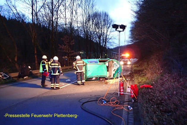 FW-PL: Schwerer Verkehrsunfall in der Oestertalstraße. Mutter und Kind schwer verletzt
