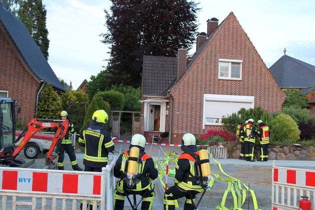 POL-STD: Gasaustritt in Stader Wohnhaus - umliegende Häuser werden evakuiert