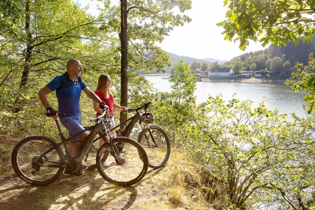 Neue Radrouten zu Hessens besten Dorfgasthäusern - Pressemeldung ADAC