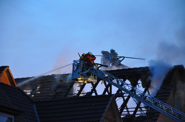 POL-WL: Feuer im Mehrfamilienhaus