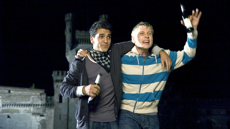 Jürgen Vogel und Elyas M&apos;Barek in &quot;Die Welle&quot; - am 30. Januar 2016 bei RTL II