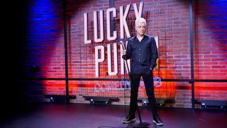 Neuer Stern im BR Comedy-Versum: "Comedy auf Bestellung" liefert Stand-up-Comedy frei Haus: Start am 17.4. / Au&szlig;erdem neue Folgen von "Lucky Punch" und "Nachsitzen" ab 16.4.