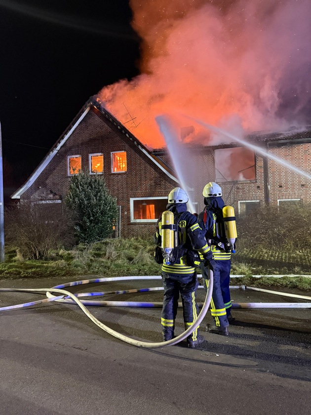 FW-ROW: Brand eines leerstehenden Wohnhauses in Elsdorf OT Bockhorst