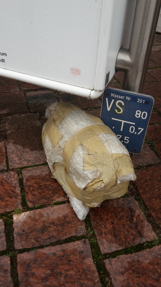 POL-SE: 150818.2 Bad Segeberg, Lübecker Straße - Folgemeldung - Verdächtiges Paket entpuppte sich als Müll