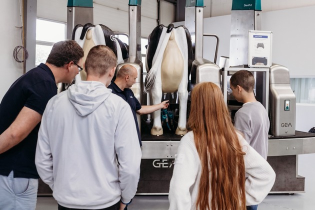 Kuhstall trifft Klassenzimmer: Jugendliche entdecken moderne Landwirtschaft bei GEA in Bönen