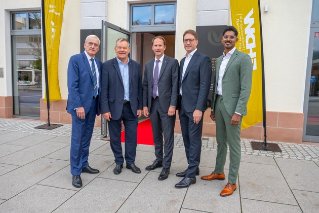 Zehn Jahre erfolgreicher Campus Marburg / Deutsche Vermögensberatung und Fachhochschule der Wirtschaft feiern Jubiläum und Übergabe an neue Campusleitung