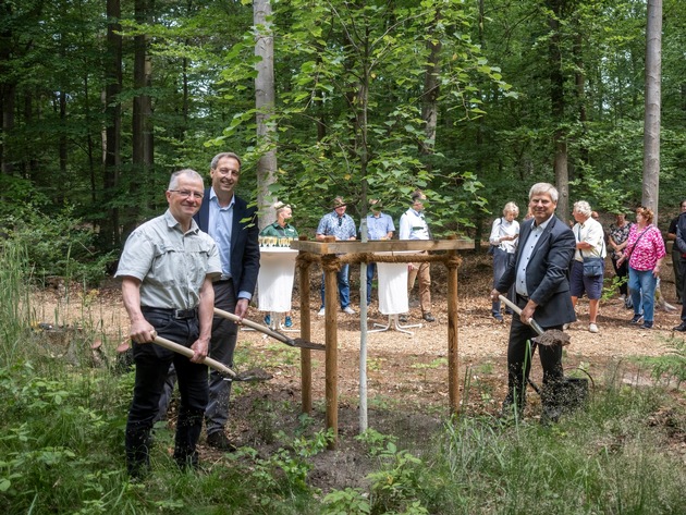 FriedWald Lehnin eröffnet – letzte Ruhe unter Bäumen südwestlich von Berlin
