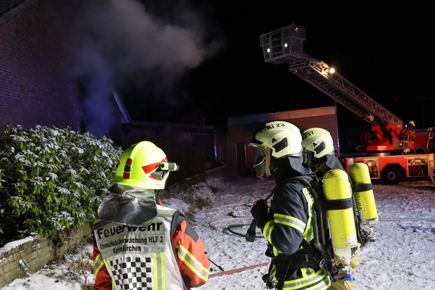 FW-SE: Feuer in einem leerstehenden Einfamilienhaus in Kaltenkirchen