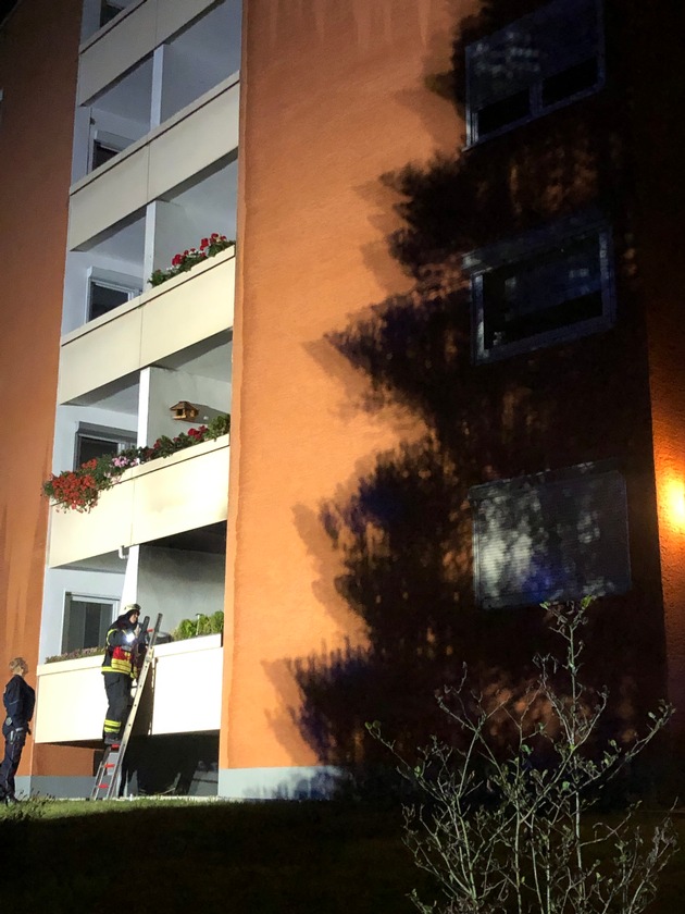 FW-MK: Feuer in einer Wohnung im Erdgeschoss