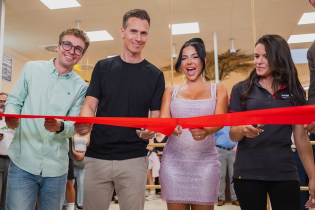 Zwischen Kronleuchter und Discounter-Regal: PENNY eröffnet Deutschlands ersten Influencerinnen-Markt / Leyla Heiter gestaltet "ihren" PENNY Markt in Frankfurt - Meet&Greet im Markt