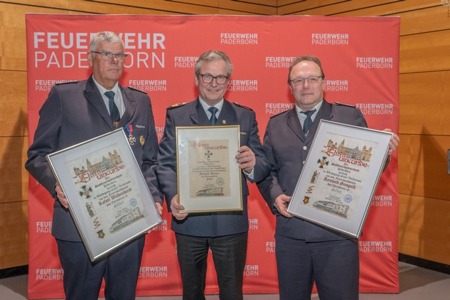 FW Paderborn: Jahreshauptversammlung der Feuerwehr Paderborn in der Mehrzweckhalle Dahl