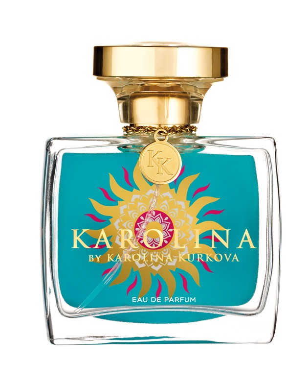 &quot;KAROLINA by Karolina Kurkova&quot; inspiriert mit floraler Leichtigkeit / Der neue Damenduft des internationalen Supermodels lässt die Sonne aufgehen