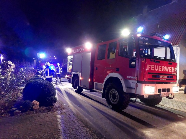 FW Lüchow-Dannenberg: 5 Feuerwehreinsätze beschäftigen die Lüchow-Dannenberger Feuerwehrleute über die Feiertage