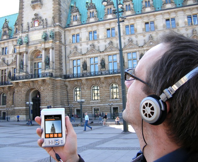 Himmlisch gesteuert durch die Hansestadt / Hamburg als erste deutsche Metropole mit &quot;mobiler&quot; GPS-Stadtführung