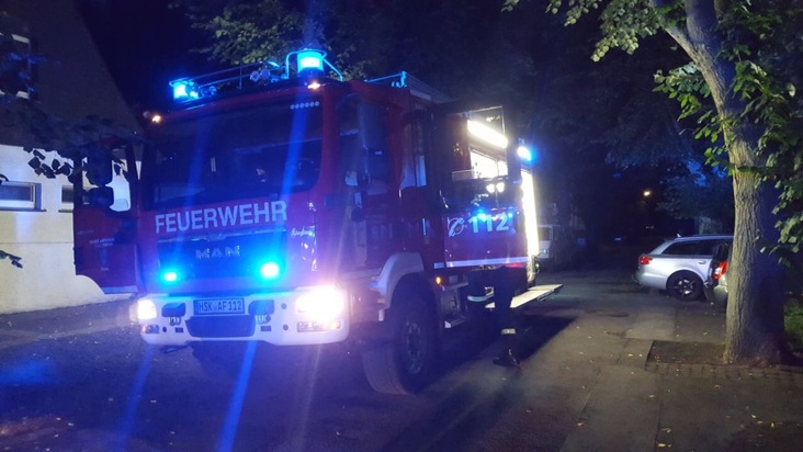 FW-AR: Feuerwehr kann sich bei ABC-Einsatz auf Unterstützung der Bewohner verlassen:
Nach Knall und Gasgeruch Gebäude an der Lindenstraße verlassen und Skizze gemalt