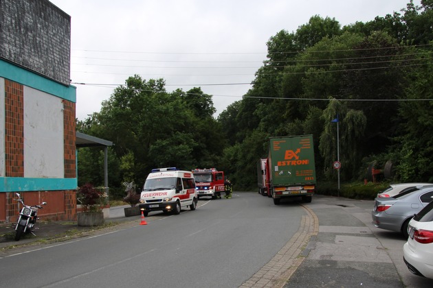 FW Menden: Schwelbrand in Papierfabrik