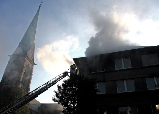 FW-E: Zimmerbrand in Essen-Kray, Mutter und zwei Kinder brachten sich selbst in Sicherheit