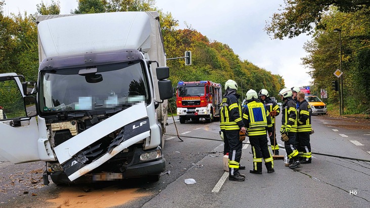 FW-EN: Verkehrsunfall zwischen Lastwagen und E-Fahrzeug
