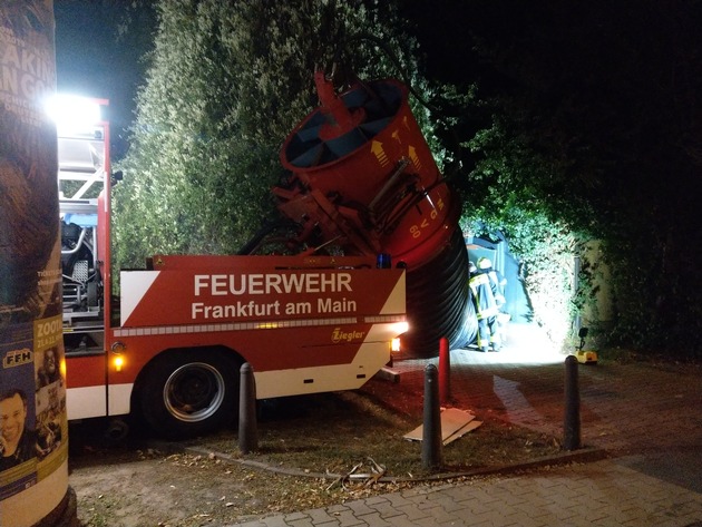 FW-F: Ein Brand in einem Hochbunker im Stadtteil Griesheim beschäftigte die Feuerwehr am gestrigen Abend