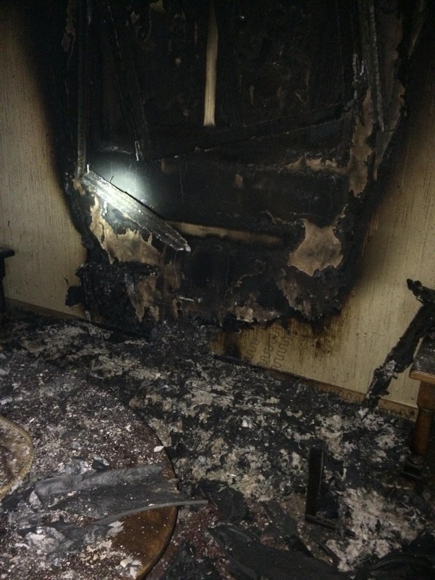 FW Mettmann: Gebäudebrand eines Einfamilienhauses in Metzkausen. 
Die Ursache ist Unbekannt. Die Bewohner waren zum Zeitpunkt des Brandes nicht zu Hause und blieben unverletzt.