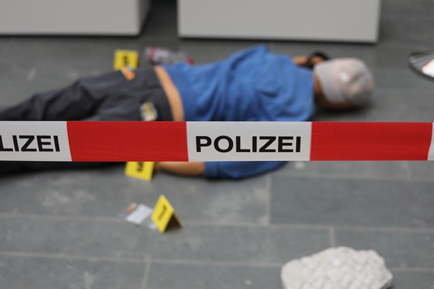 POL-OF: Krimilesung im Polizeipr&auml;sidium S&uuml;dosthessen zog 250 Zuschauerinnen und Zuschauer an