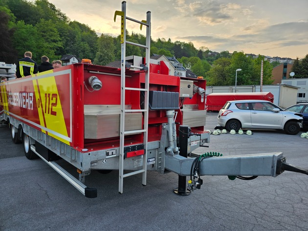 FW-AR: Unfälle mit Elektrofahrzeugen - die Feuerwehr ist gerüstet
