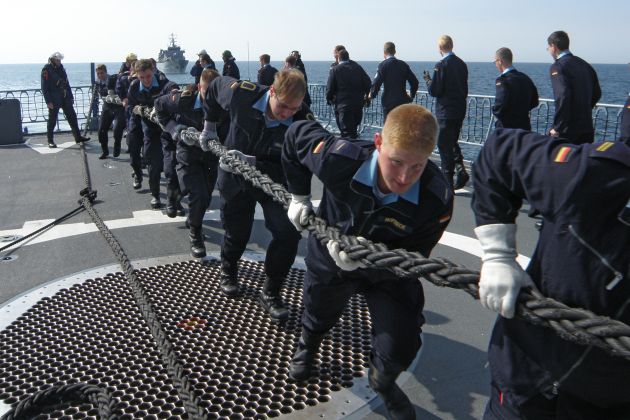 Deutsche Marine - Bilder der Woche: Alle ziehen an einem Strang