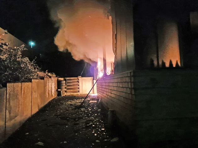 POL-ME: Sehr hoher Sachschaden nach Einbruch mit anschließender Brandlegung: Die Polizei ermittelt und sucht nach Zeugen - Heiligenhaus - 2009165