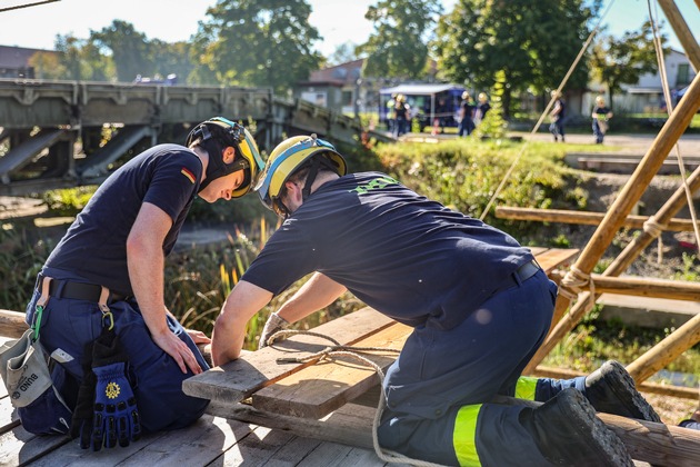 THW Bayern: Drohnenanflug und hybride Kriegsführung / THW aus Mittelfranken beübt beim &quot;Blauen Chamäleon&quot; den Zivilschutzfall mit 175 Kräften