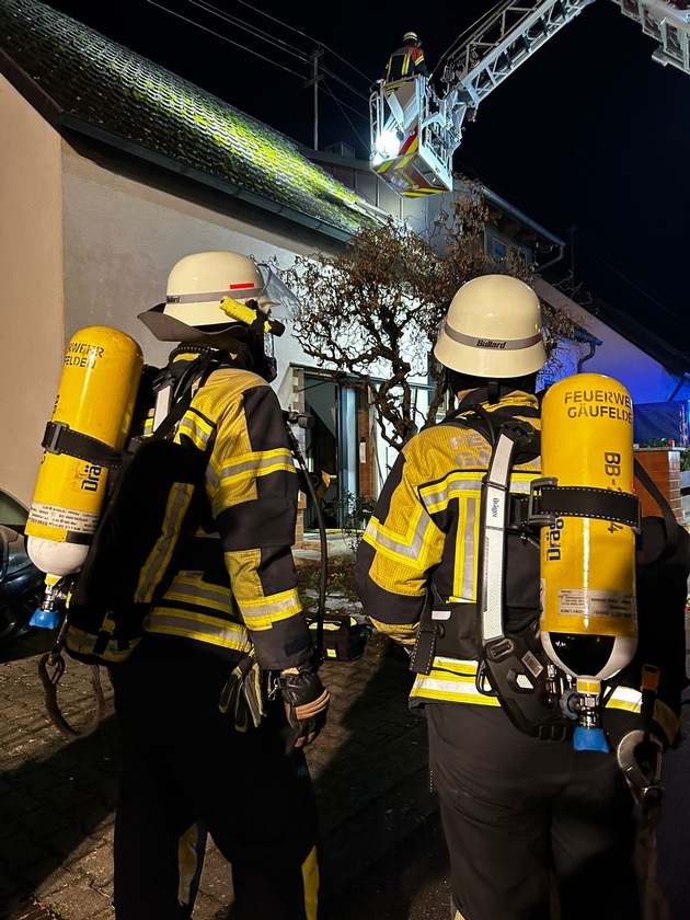 FW Gäufelden: Wohnungsbrand trotz mehrerer Löschversuche eines Bewohners