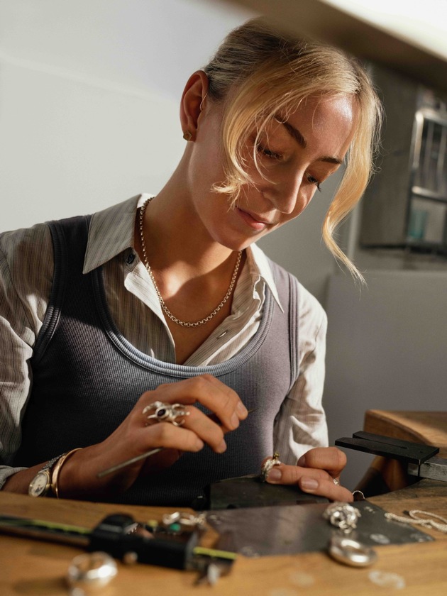 Millionen bleiben unsichtbar: Studie belegt eklatante M&auml;ngel bei Darstellungen von H&ouml;rverlust in den Medien