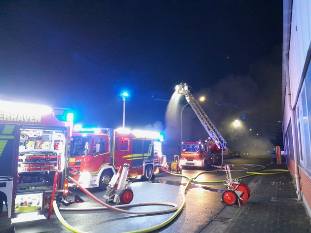 FW Bremerhaven: Feuer im Fischereihafen