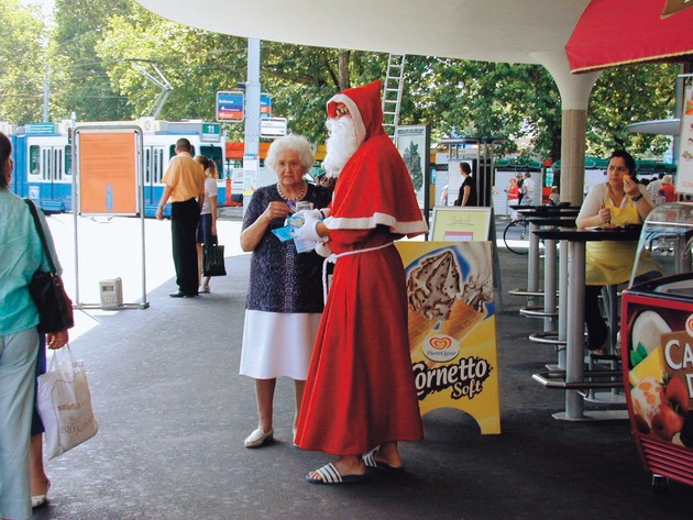 Glacé statt Nüssli und Mandarinen - Der Samichlaus kam bei 34 Grad aus Samnaun nach Winterthur und Zürich