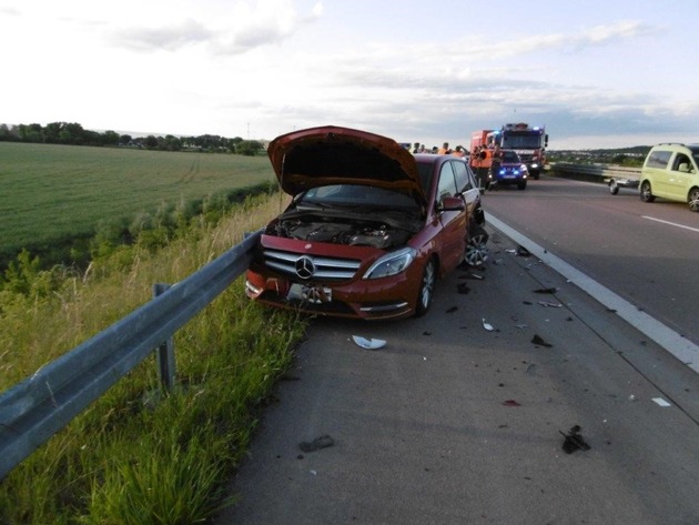 API-TH: WIEDER - Unfall mit Fahrzeug auf dem Standstreifen