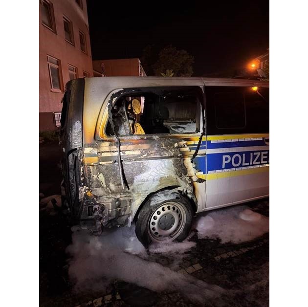 BPOL NRW: Feuer am Streifenwagen der Bundespolizei - Ermittlungen laufen