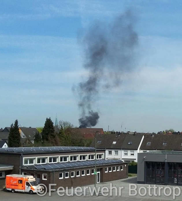 FW-BOT: Gebäudebrand mit zwei verletzten Personen in Bottrop-Eigen