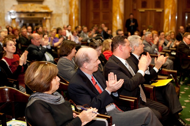 Journalistenpreis &quot;Writing for CEE 2012&quot; geht an tschechischen Journalisten Martin Ehl - BILD