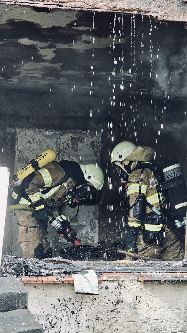 FW-GL: Wohnhaus im Stadtteil Moitzfeld durch Feuer total zerstört