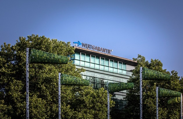 Wertgarantie: Erster Standort der Wertgarantie Group klimaneutral | Nachhaltigkeits- und Erfolgsbonussystem f&uuml;r Mitarbeitende