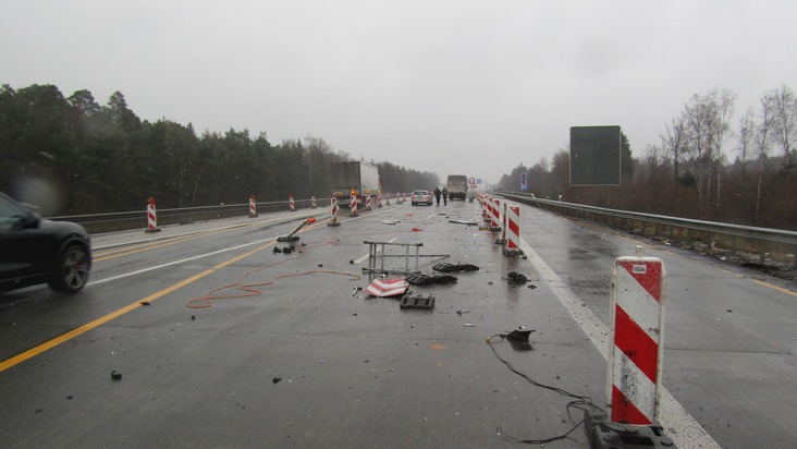 POL-PDKL: A6/Ramstein-Miesenbach, Nach Reifenplatzer Baustelle abgeräumt