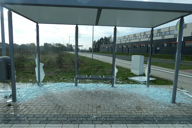 POL-CE: Winsen/Aller - Glasscheiben eines Bushaltehäuschens zerstört