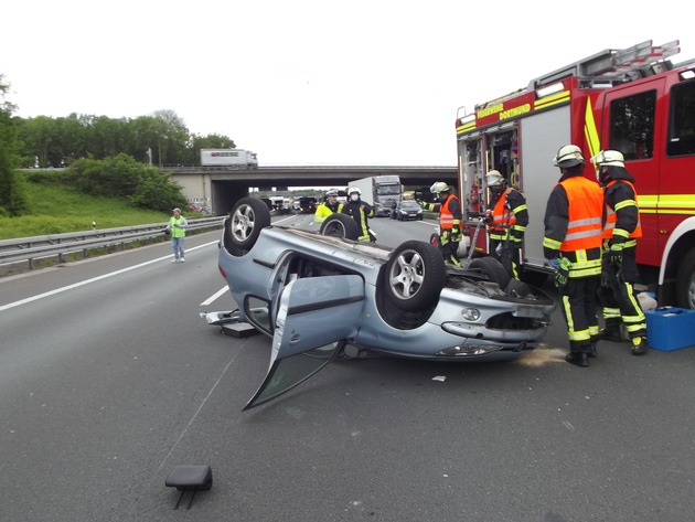 FW-DO: Verkehrsunfall mit zwei Fahrzeugen auf der A2 Ersthelfer unterstützten bei der Rettung