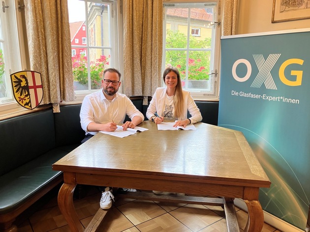 Memmingen und OXG schließen strategische Glasfaserpartnerschaft für über 10.500 Haushalte